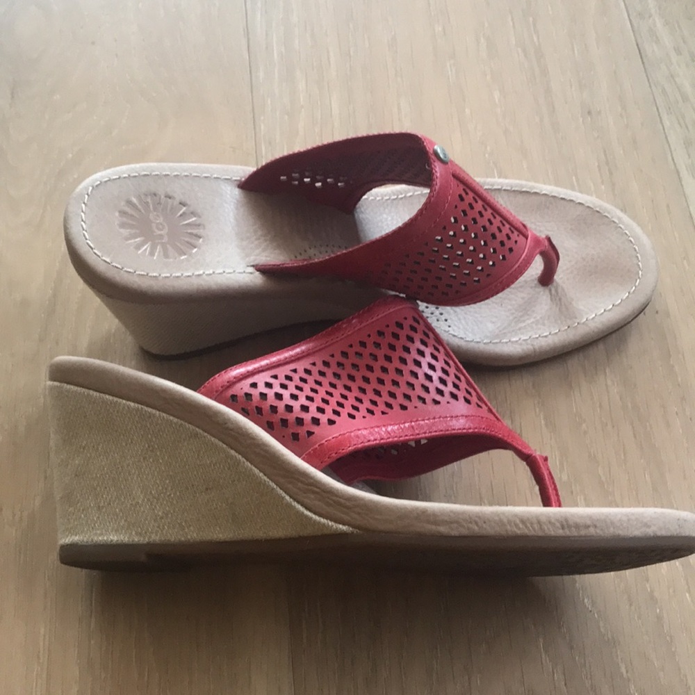 UGG women’s solena wedged sandal size 6.5